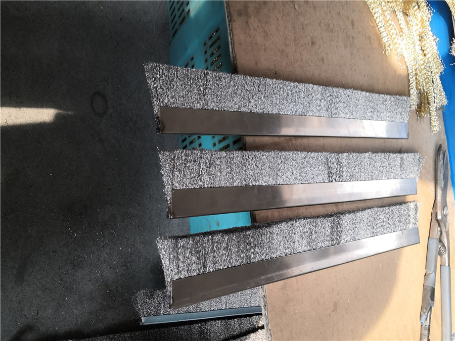 水泥廠篦冷機(jī)風(fēng)室密封鋼絲刷 篦冷機(jī)活動(dòng)梁鋼絲刷密封